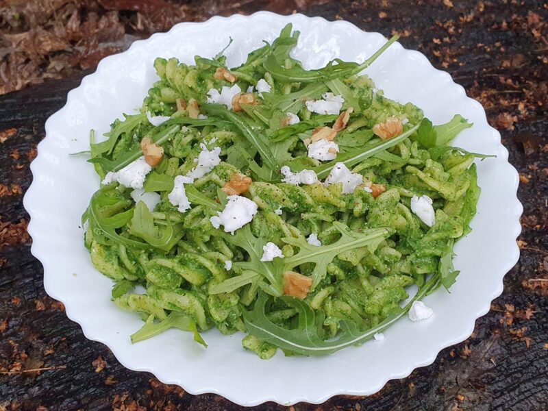 Pasta with vegan spinach and walnut pesto