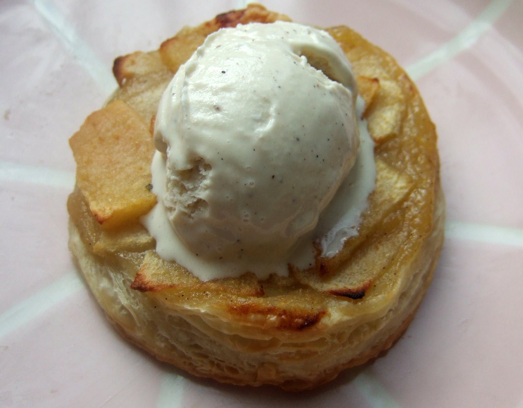 Puff pastry apple tart