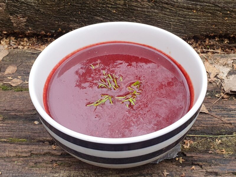 Roasted beetroot soup with green peas