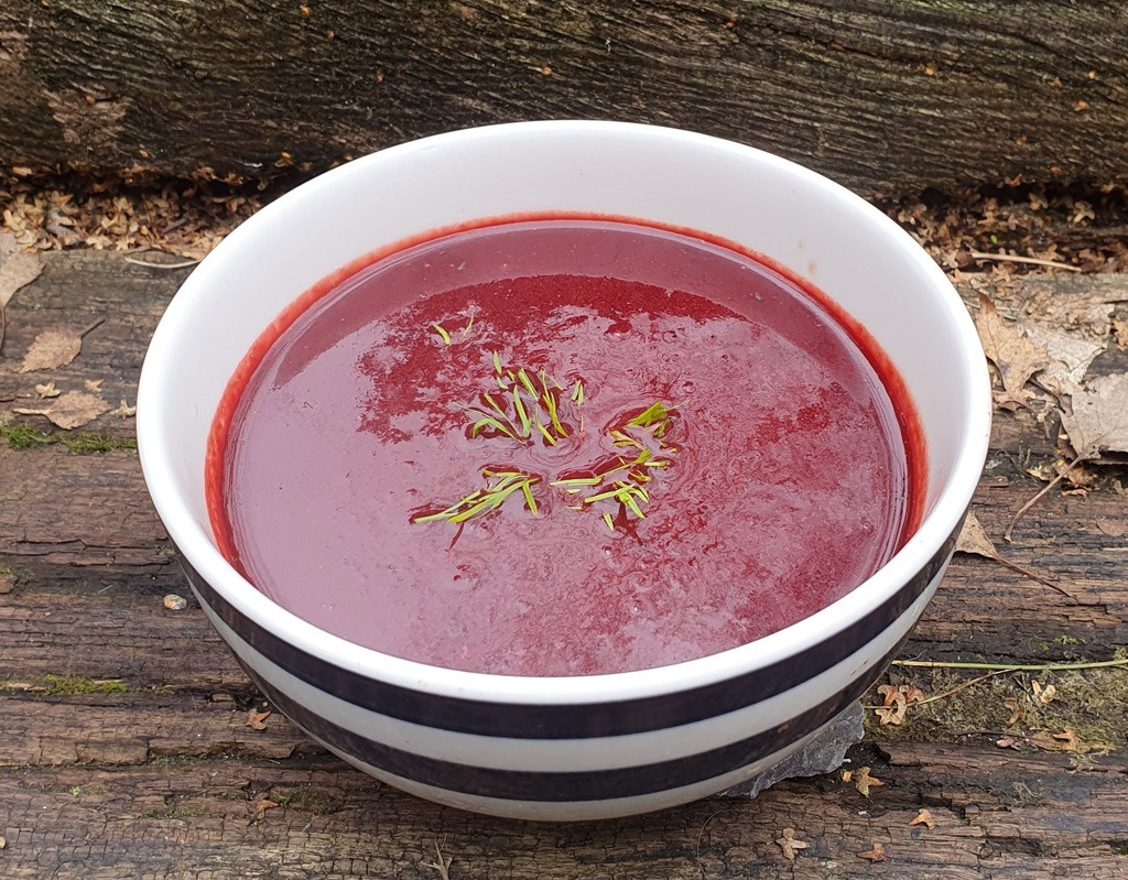 Roasted beetroot soup with green peas