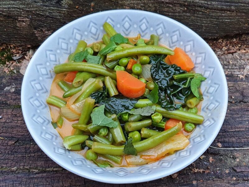 Green bean and pea curry