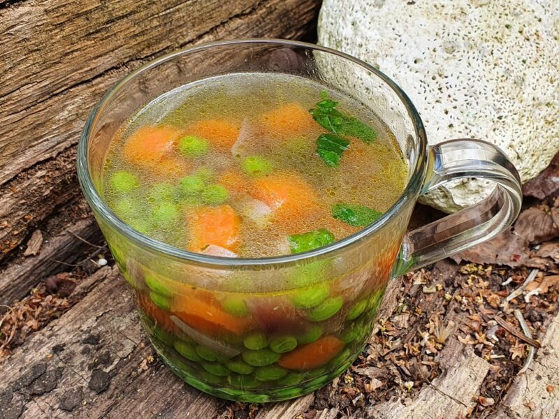 Minty pea and carrot soup