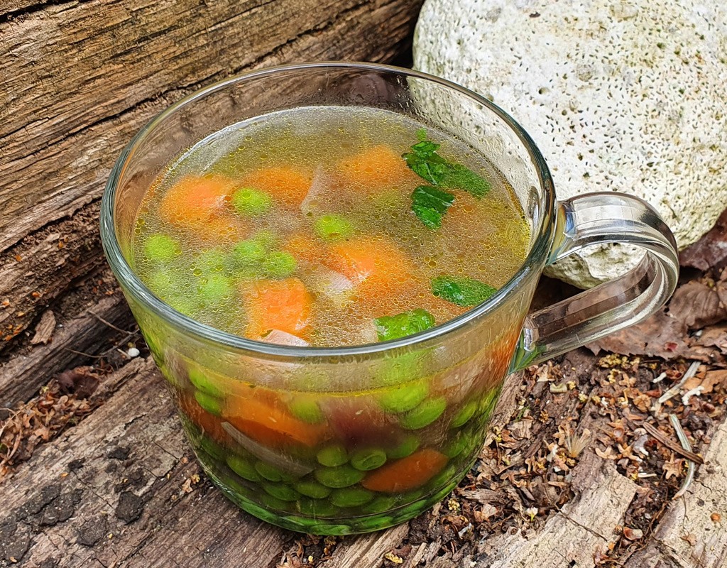 Minty pea and carrot soup