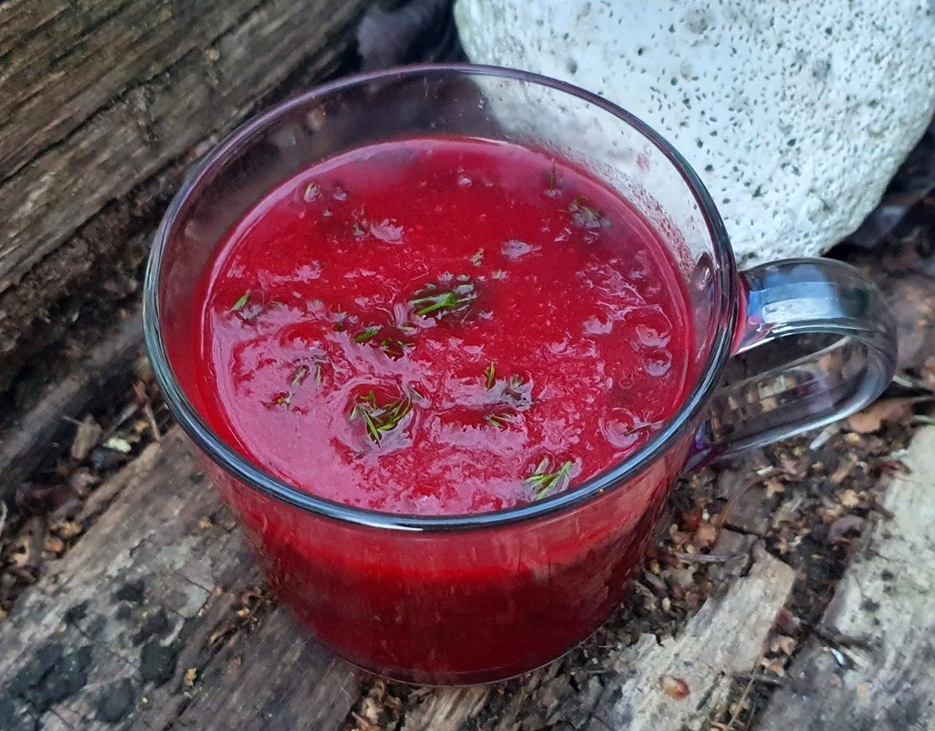 Roasted beetroot, fennel and pea soup