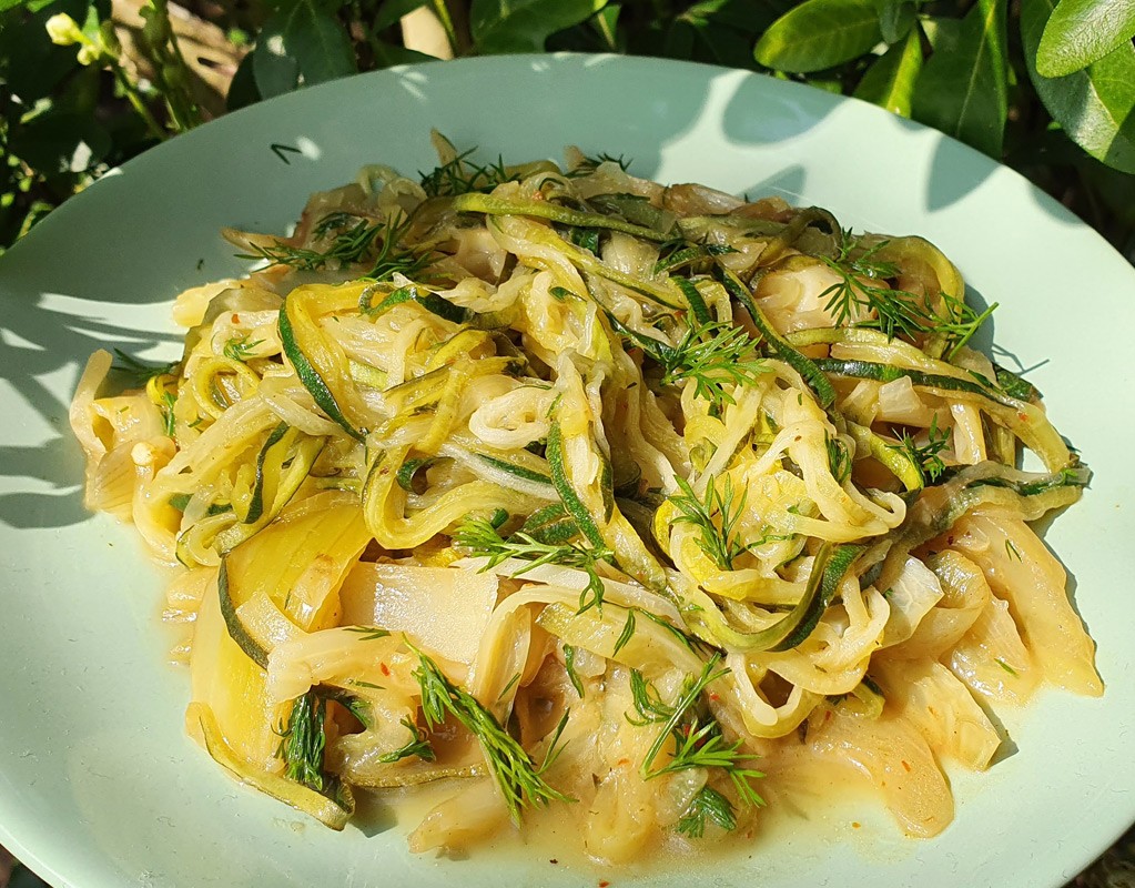 Zesty pan-fried fennel with courgetti