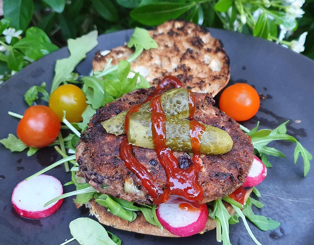 Jackfruit and black bean burger with aubergine