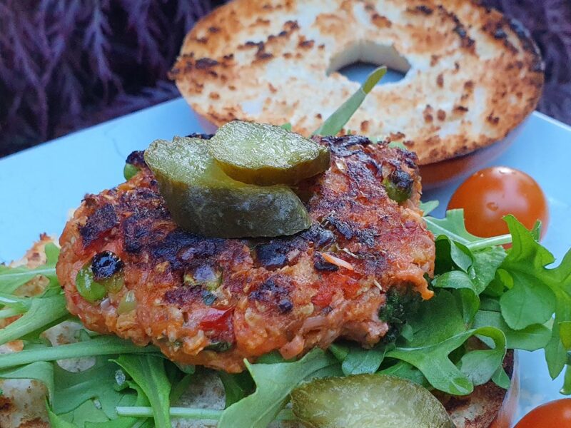 Jackfruit and green pea burger