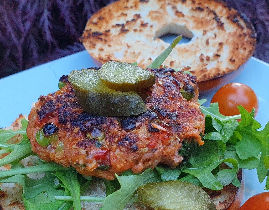 Jackfruit and green pea burger