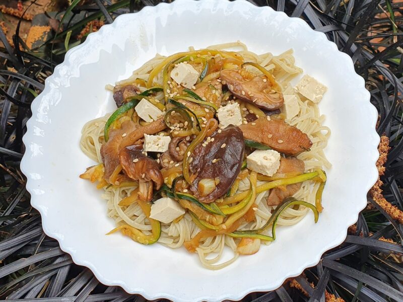 Noodles with shiitake and courgette