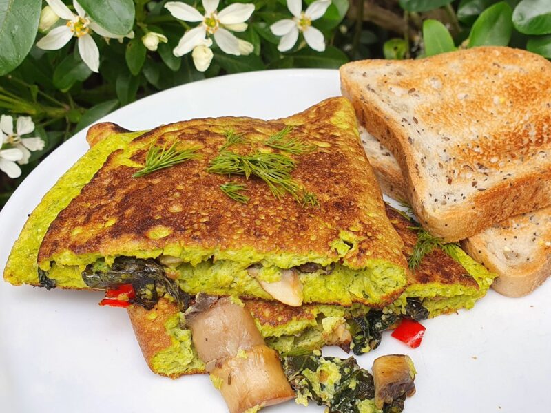 Pea omelette with mushroom and kale