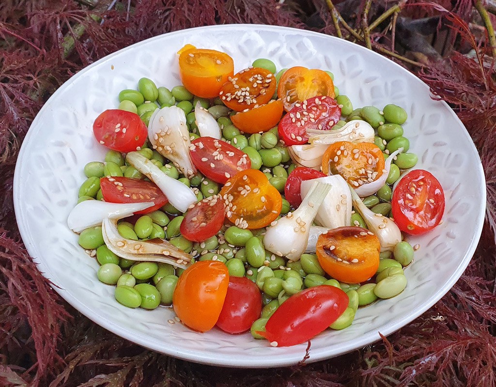 Tomato and edamame salad