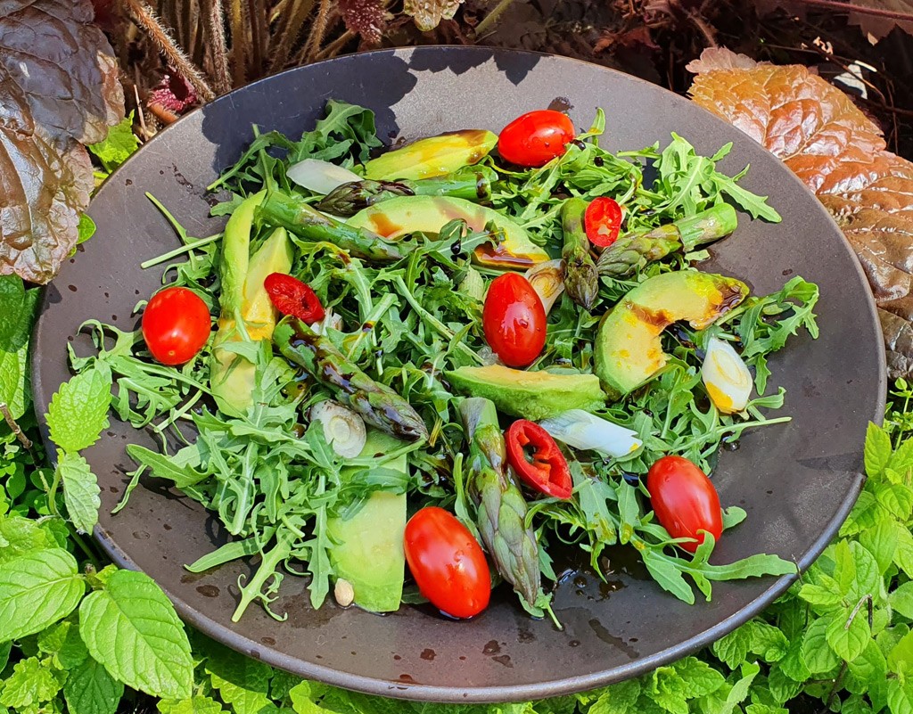 Asparagus, avocado and rocket salad