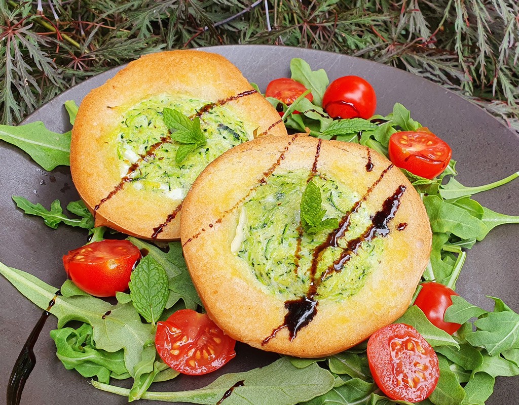 Egg and courgette in a bagel hole