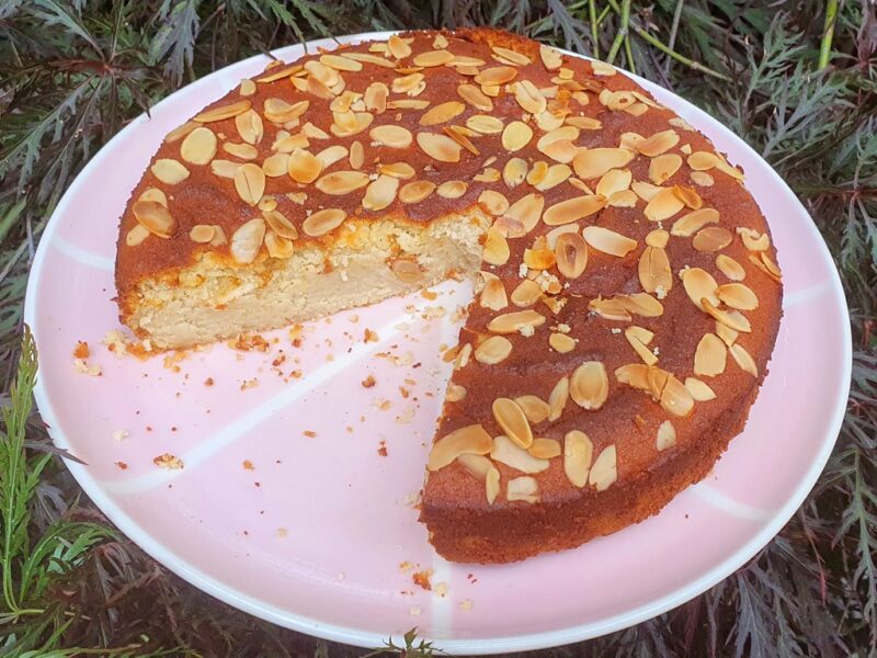 Flourless lemon and almond ricotta cake