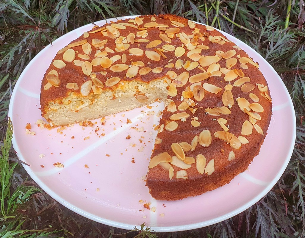 Flourless lemon and almond ricotta cake