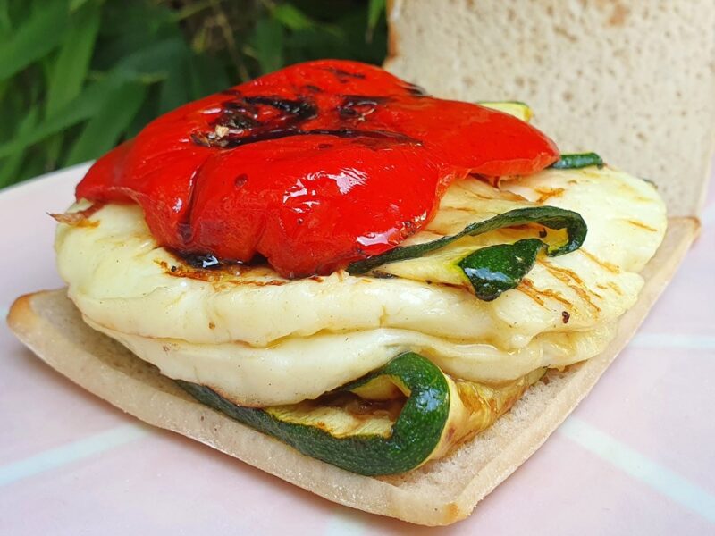 Grilled halloumi, courgette and red pepper burger