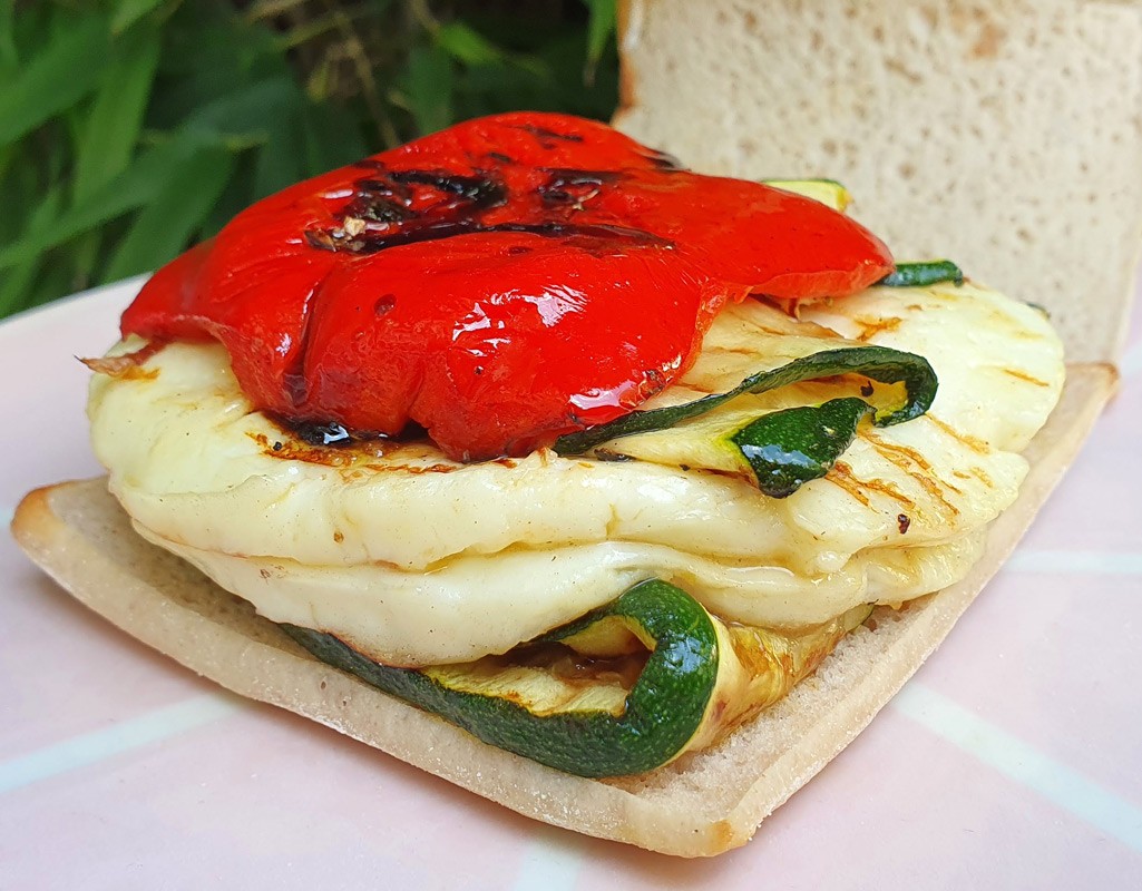 Grilled halloumi, courgette and red pepper burger