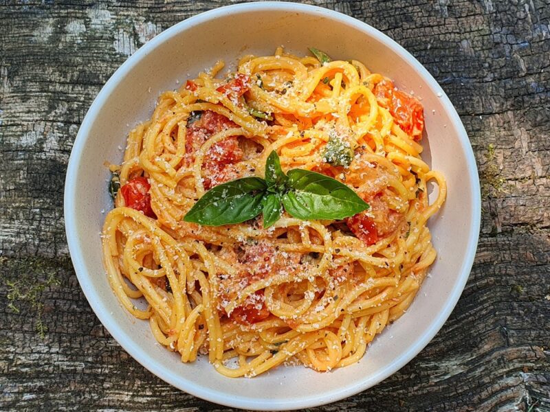 Spaghetti with tomato and mascarpone