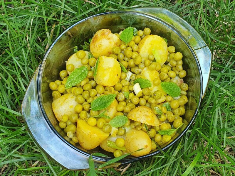 Minty potato and green pea salad