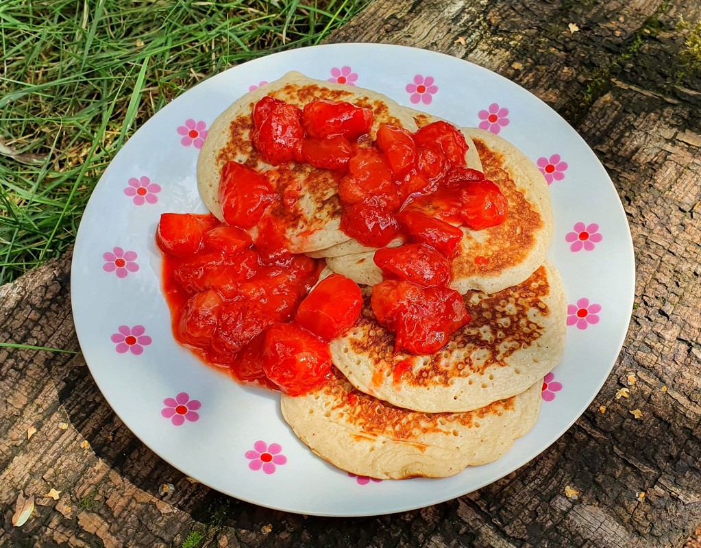 Almond pancakes with strawberry compote