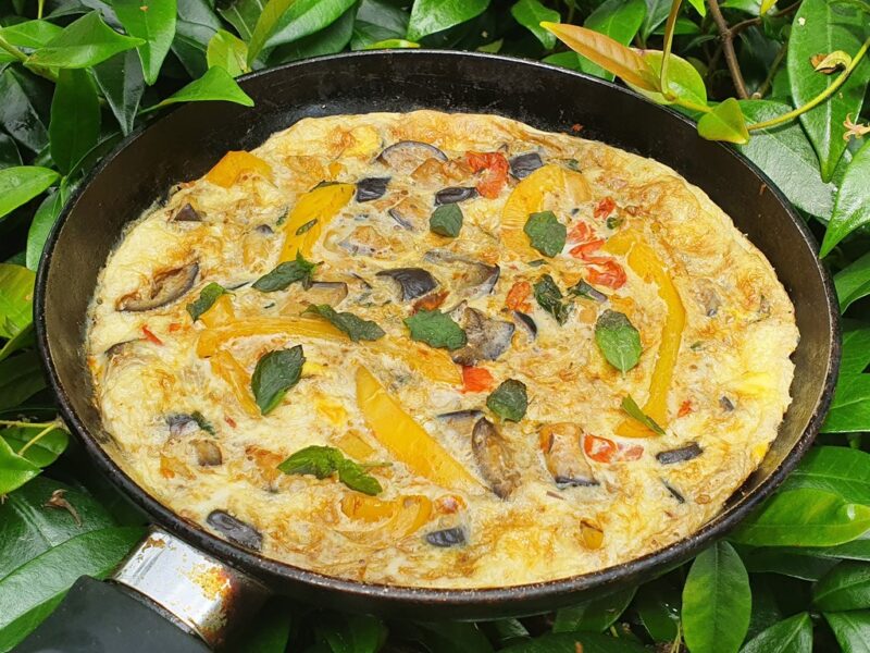 Aubergine and bell pepper frittata