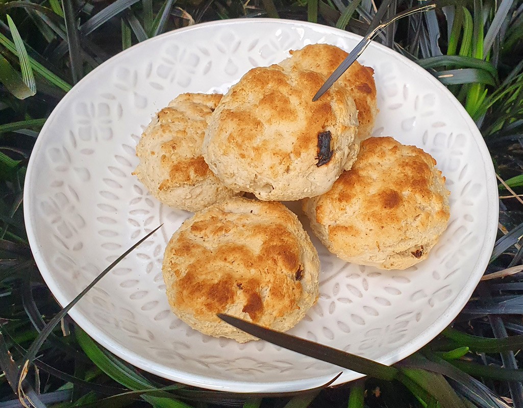 Gluten-free oat scones with raisins