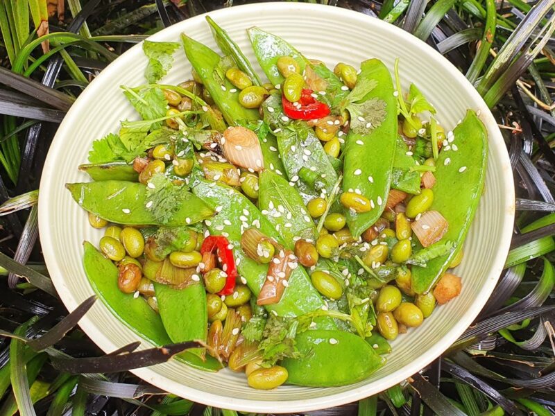 Stir-fried mangetout and edamame beans