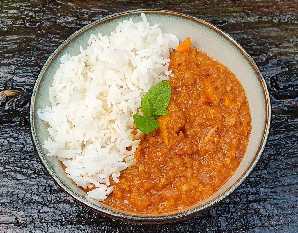 Sweet potato and red lentil curry