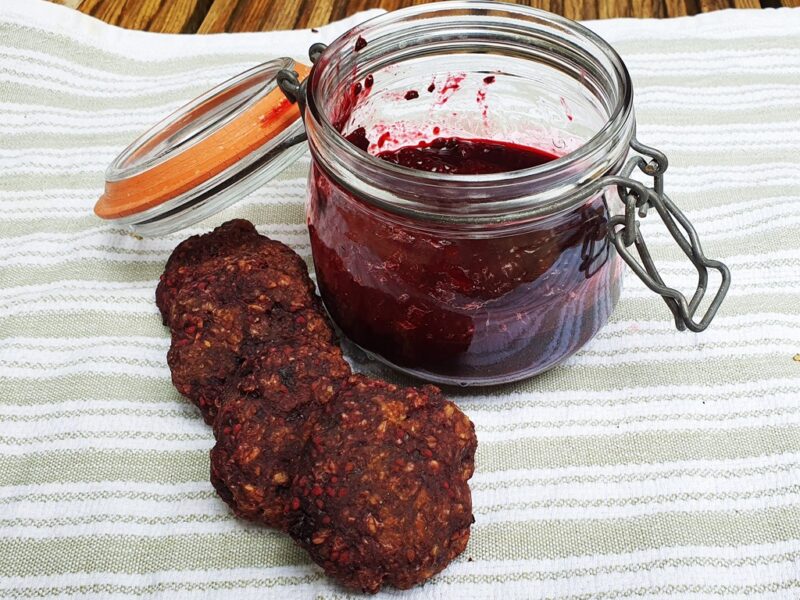 Vegan apple and blackberry oat cookies