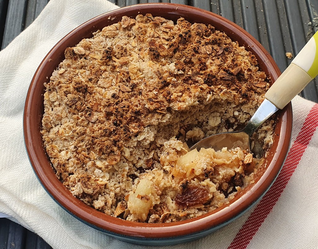 Vegan and gluten-free apple crumble