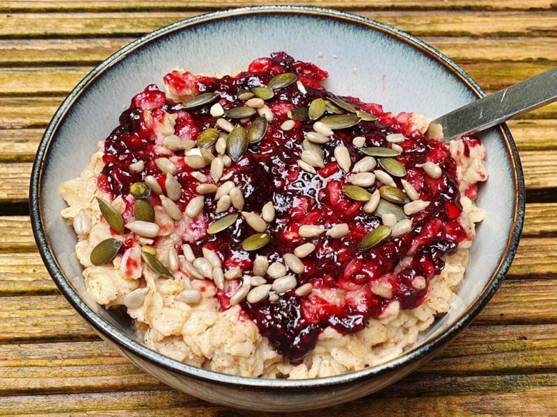 Vegan porridge with blackberry compote