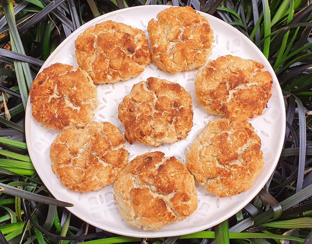 Coconut and lime oat cookies