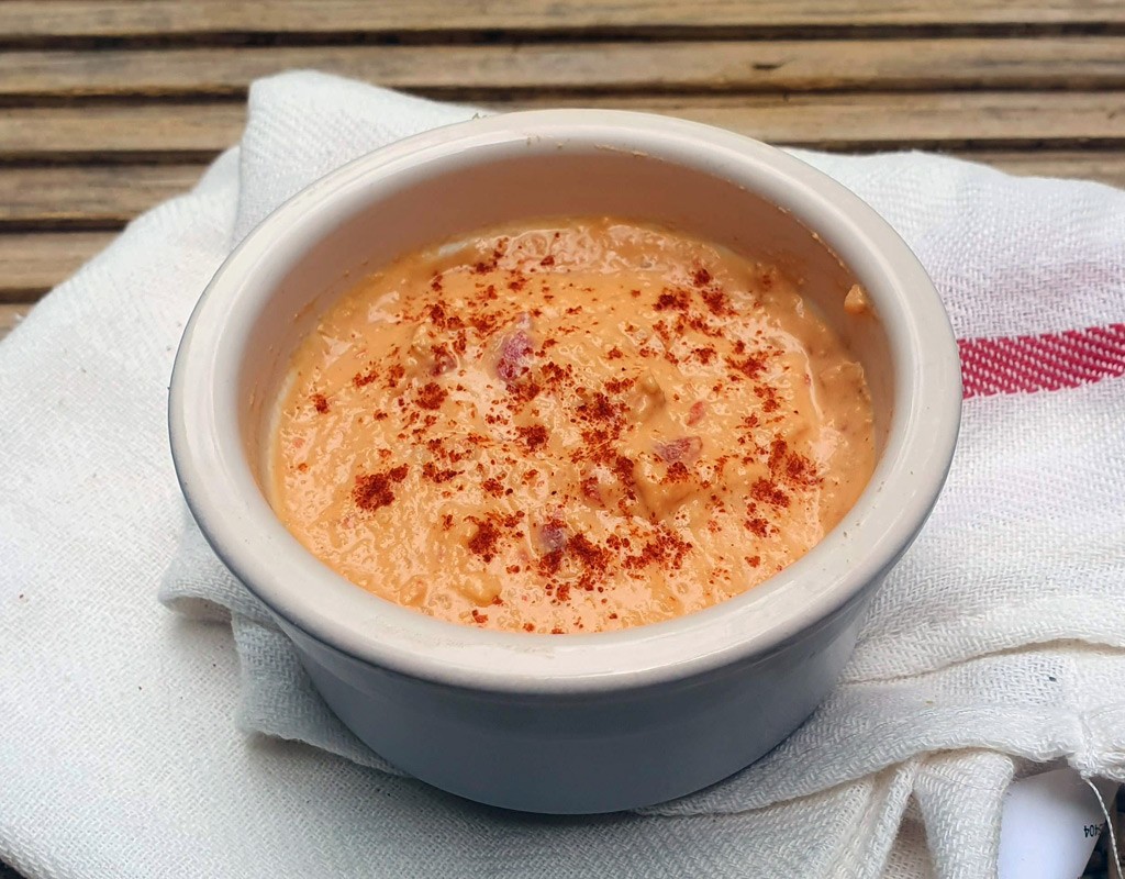 Easy roasted pepper hummus