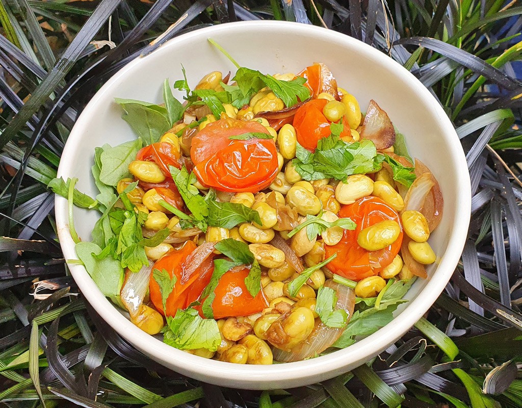 Edamame bean and tomato salad