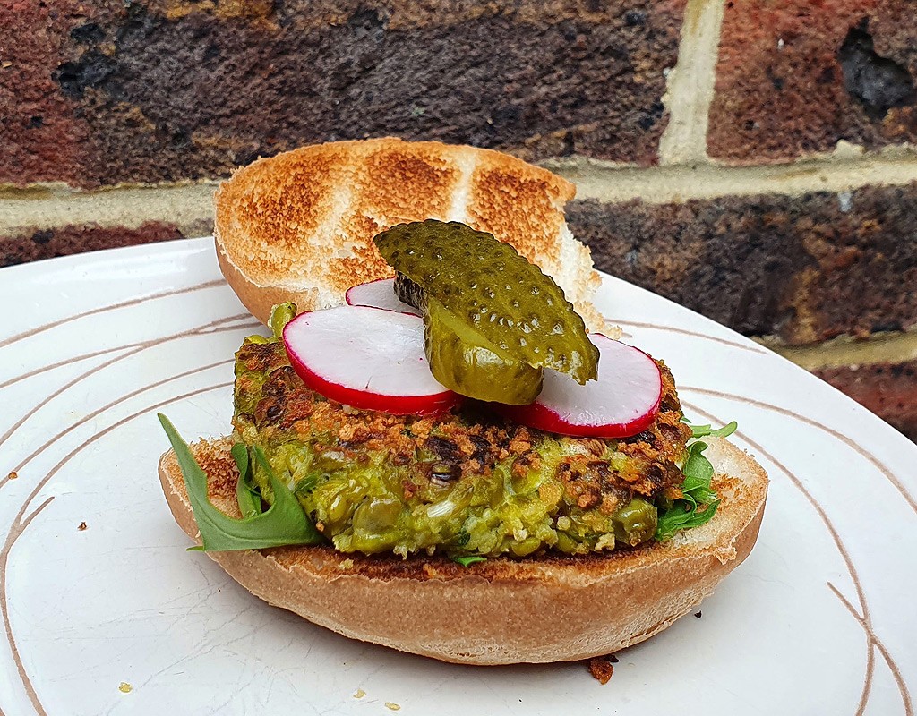 Green pea burger with oats and herbs