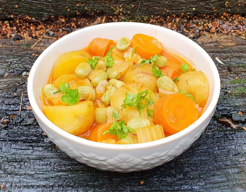 Paprika potato stew with broad beans