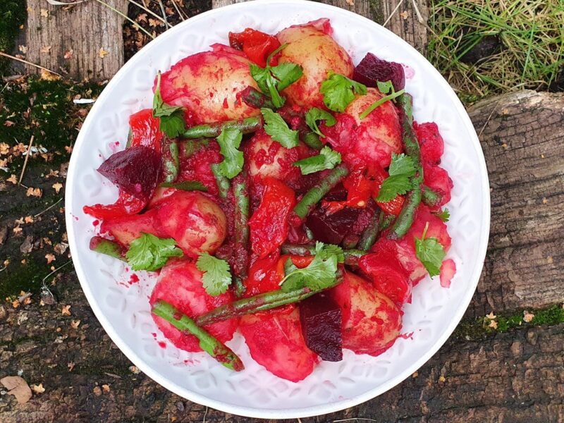 Potatoes in roasted beetroot and red pepper sauce