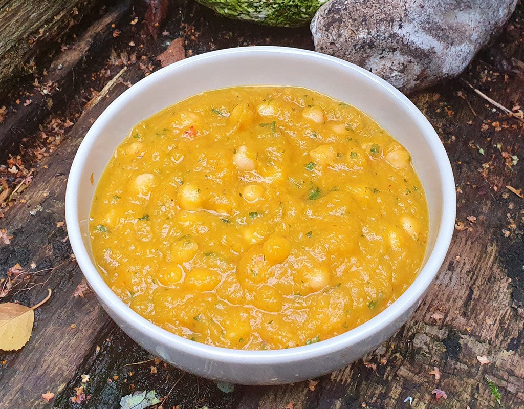 Roasted pepper and sweet potato soup with chickpeas