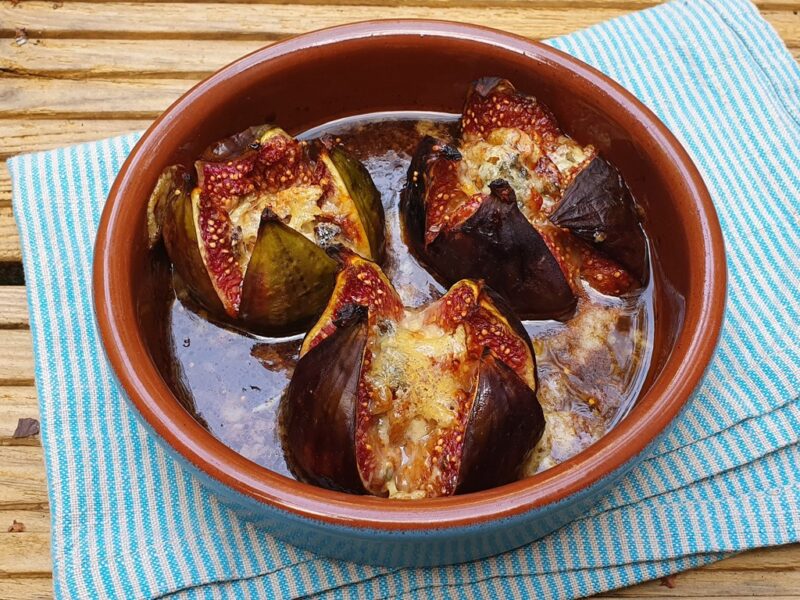 Stilton baked figs