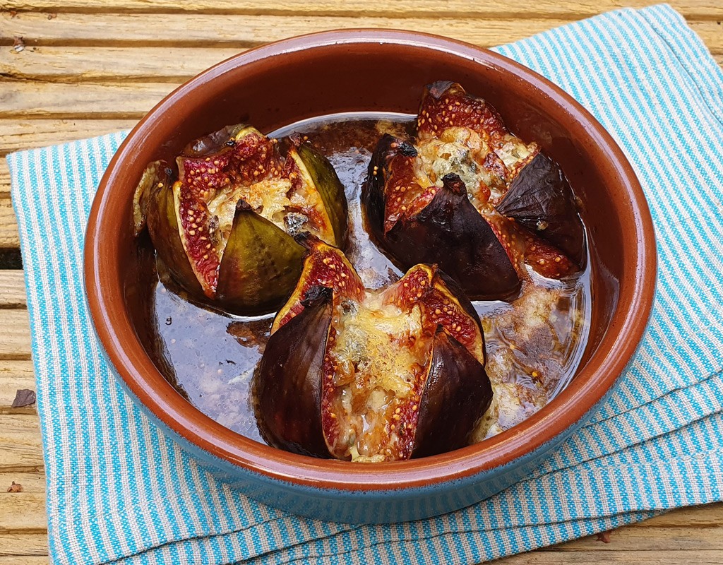 Stilton baked figs