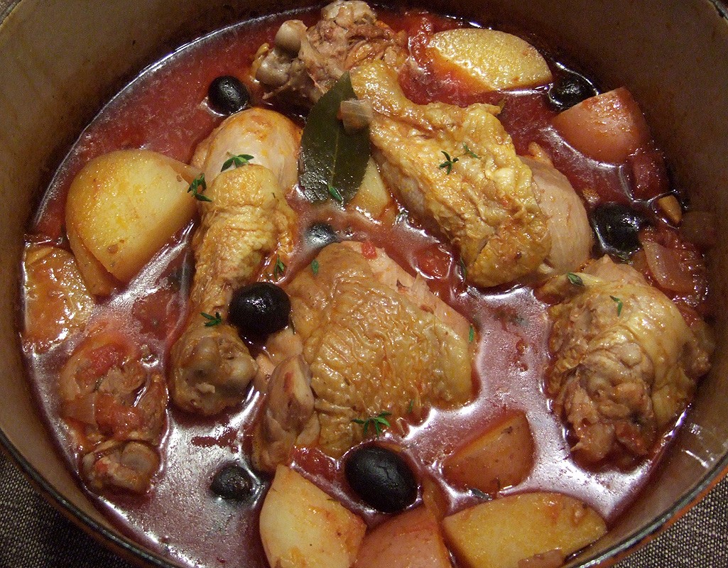 Spanish-style chicken pot