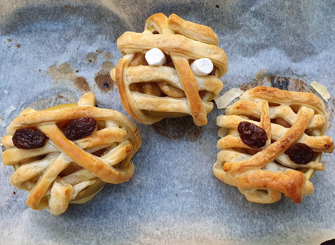 Apple pie mummies