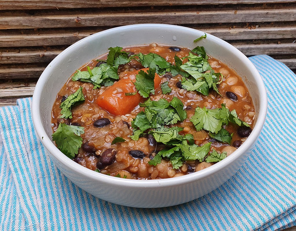 Mixed beans and lentils chili