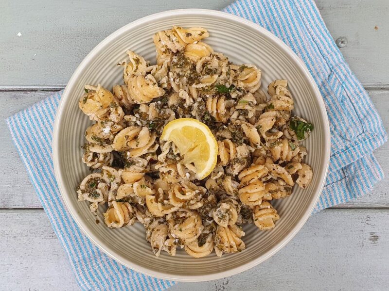 Pasta with zesty spinach and feta sauce