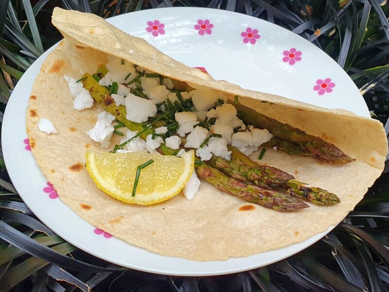 Tortilla with grilled asparagus and feta