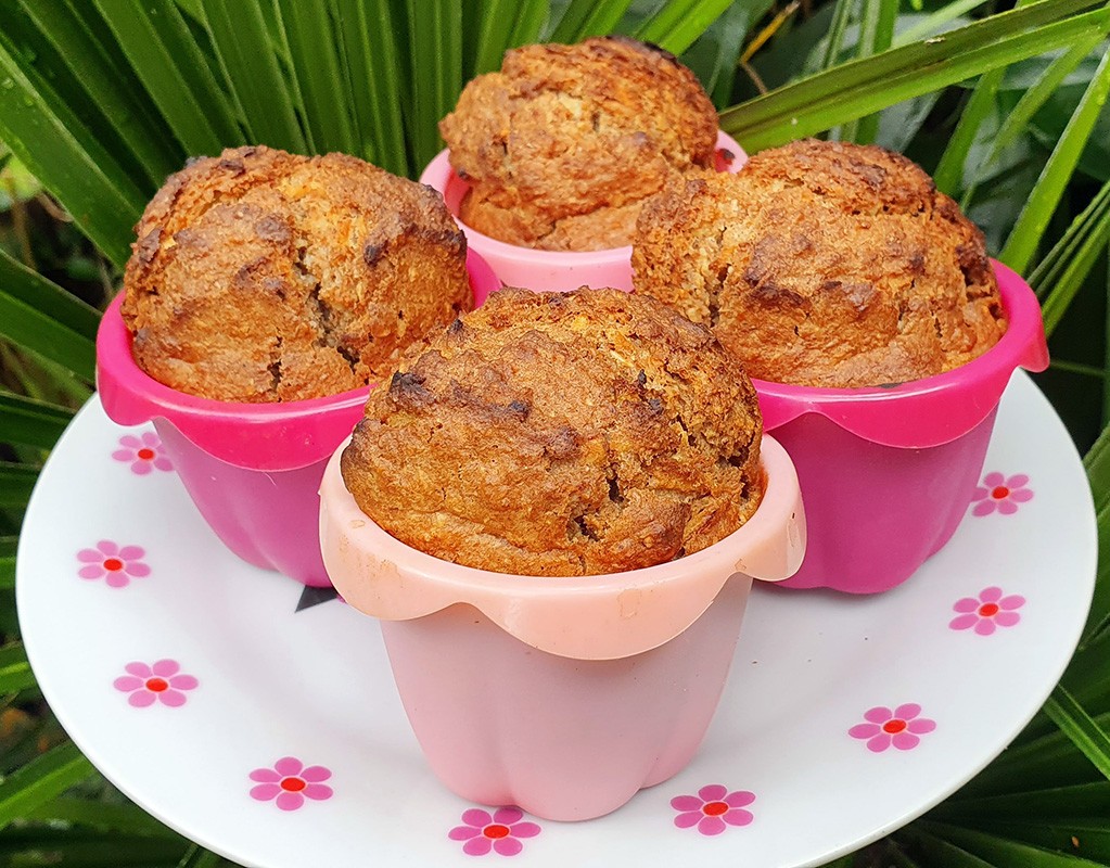 Vegan Apple and oat muffins