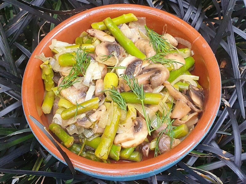 Dill mushroom, leek and asparagus fry