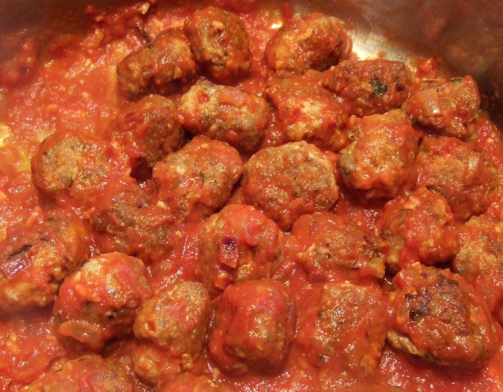 Lamb meatballs in tomato sauce