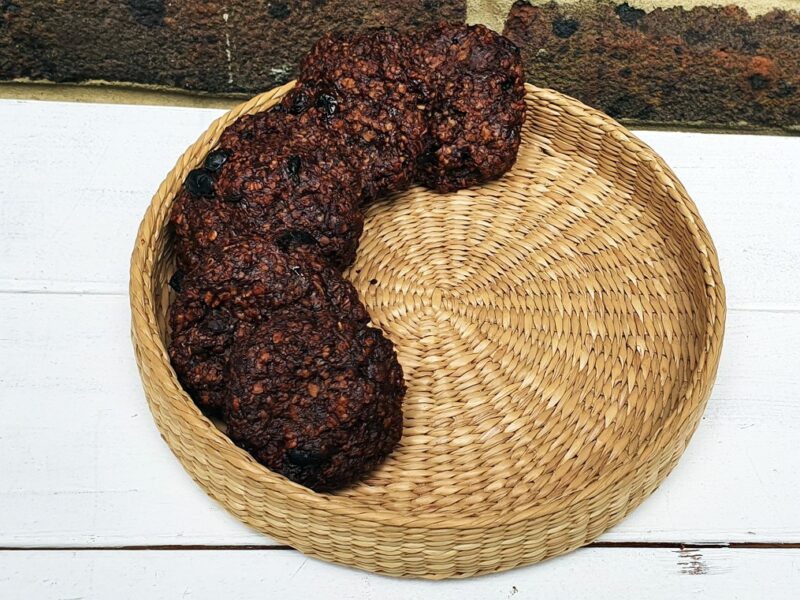 Oat and banana cookies with cranberry and chocolate