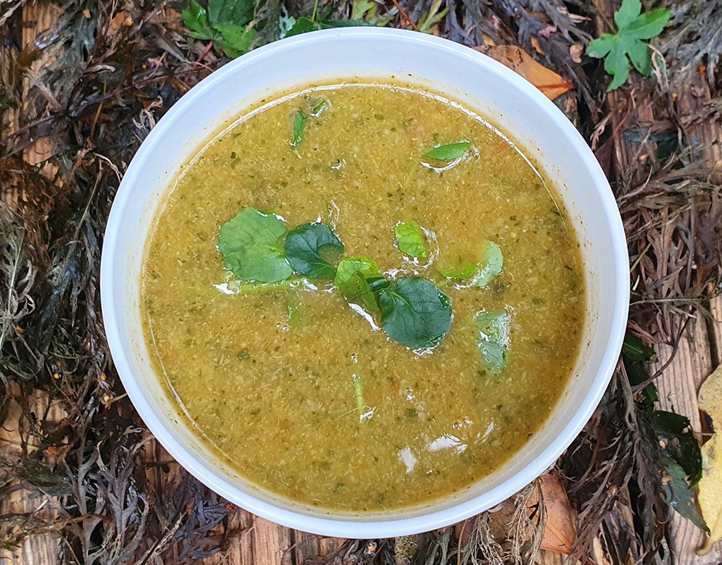 Roasted tomato, broccoli and watercress soup